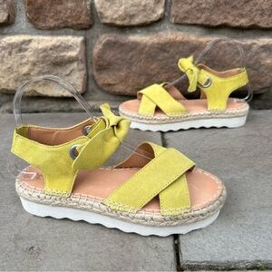 Frye & Co Women’s Size 7 Lula Bow Lime Green Suede Sandals Slip On Platform